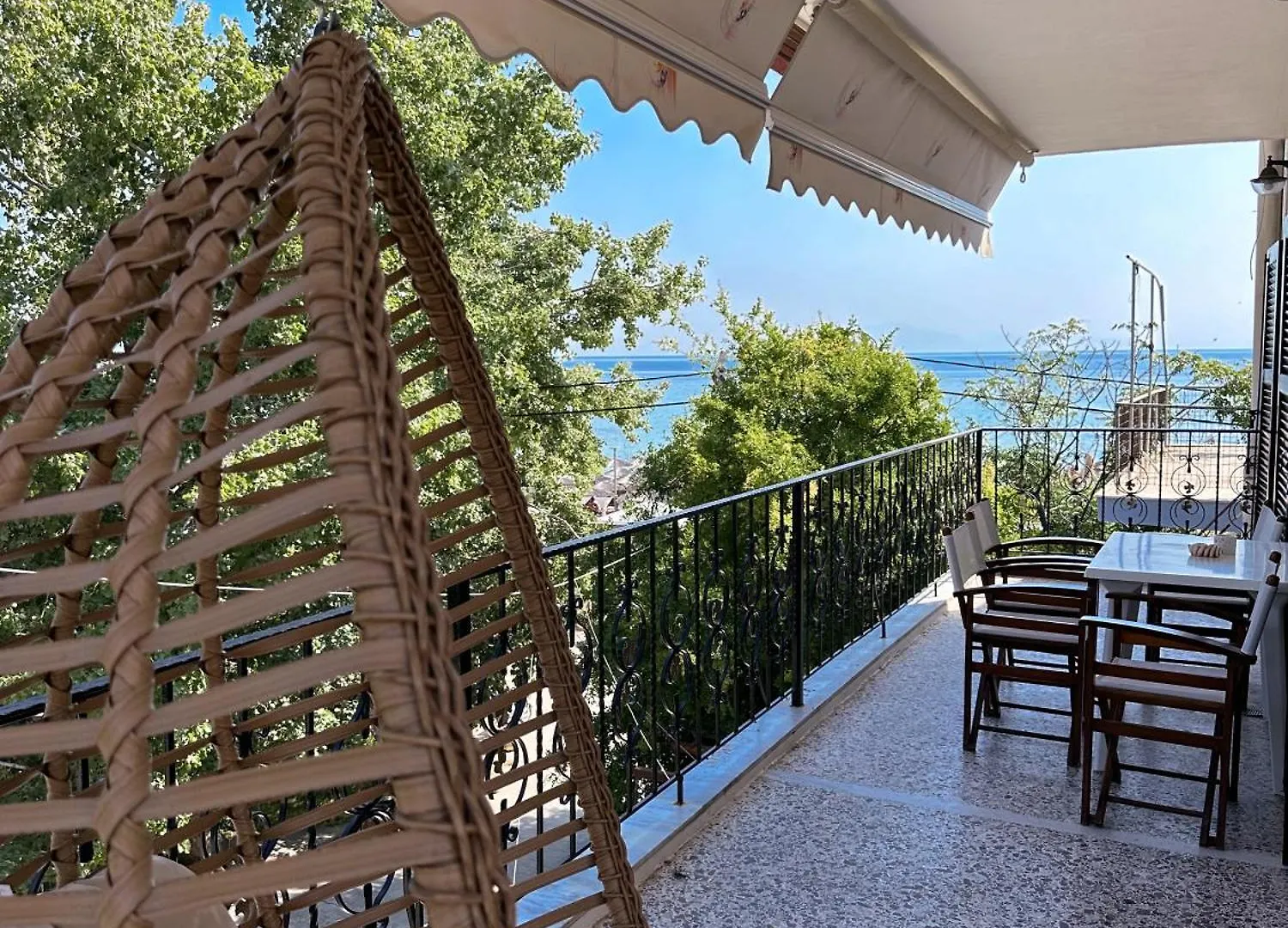 Joes Seafront Summer House Vergia